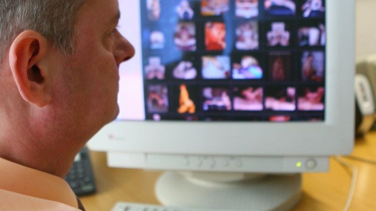 KINDERPORNO Löschen von Kinderporno-Seiten ist problematisch