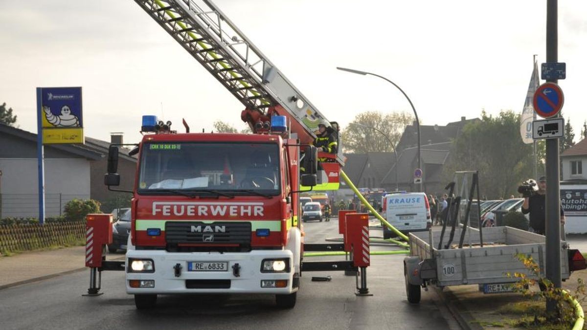 Im Gewerbegebiet Habinghorst hat es einen Großeinsatz der Feuerwehr gegeben: Die Halle eines Betriebs für Tankanlagen stand in Flammen.
