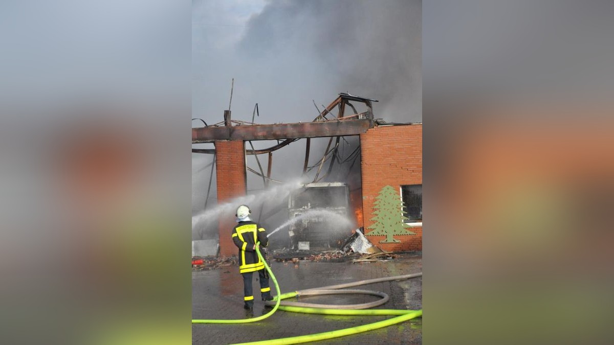 Im Gewerbegebiet Habinghorst hat es einen Großeinsatz der Feuerwehr gegeben: Die Halle eines Betriebs für Tankanlagen stand in Flammen.