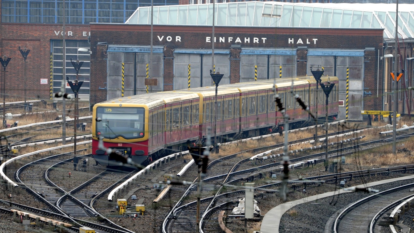 Probleme Bei Der S Bahn Am Dienstag Defekte Stellwerke Verursachen Massive Ausfälle - jlor5cz