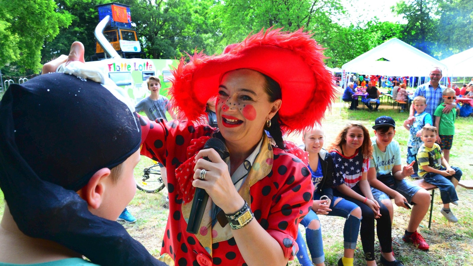 Fröhliche Feier auf dem Tackenberg in Oberhausen