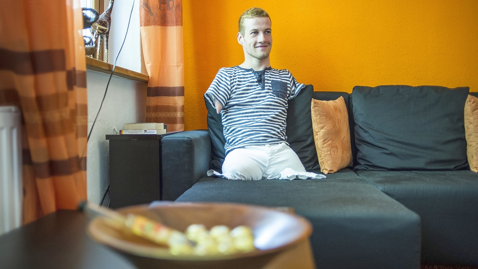 Janis McDavid aus Bochum lebt ohne Arme und Beine