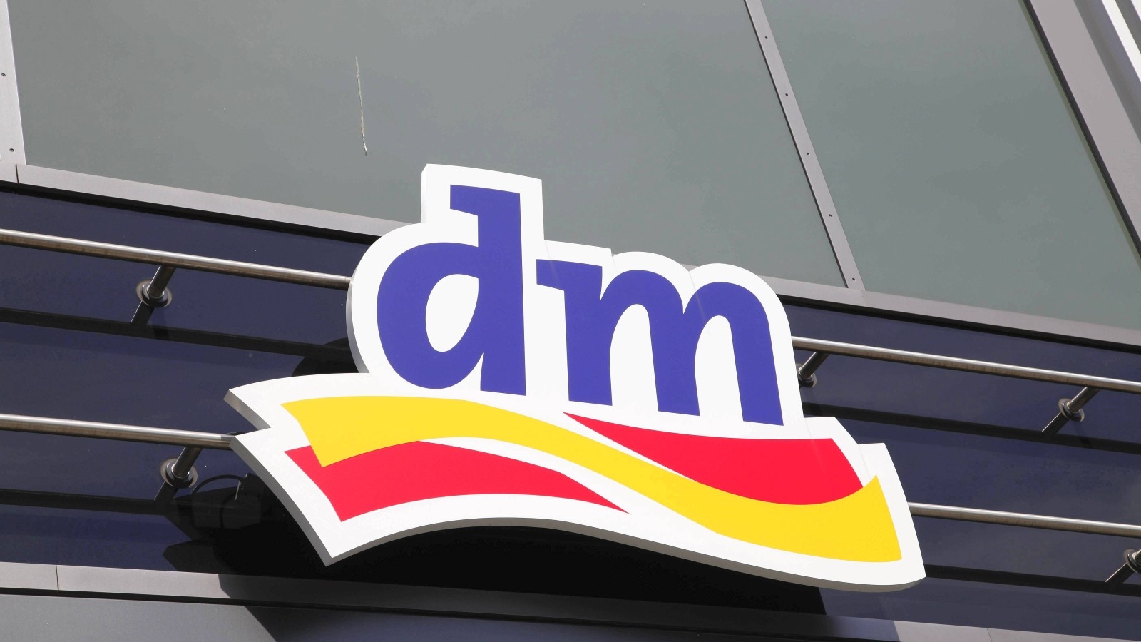 Warum die Drogeriekette dm jetzt Pfefferspray verkauft