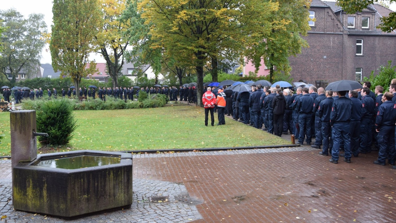 Feuerwehren aus ganz NRW erweisen Feuerwehrmann letzte Ehre