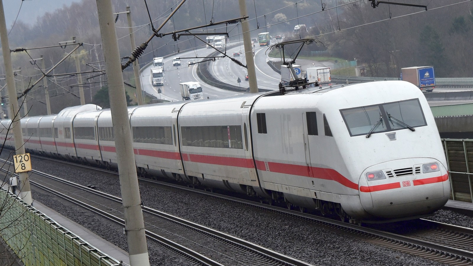 ICE blieb liegen – Passagiere auf offener Strecke evakuiert