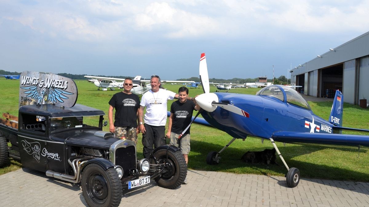 Flugzeug und Oldtimershow in Uetersen