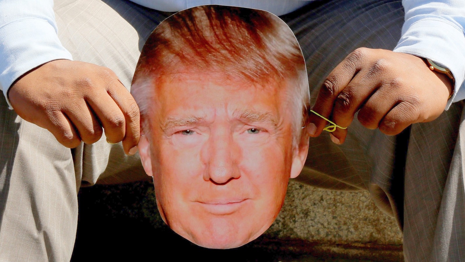 Grusel-Trump und Masken-Hillary erschrecken zu Halloween