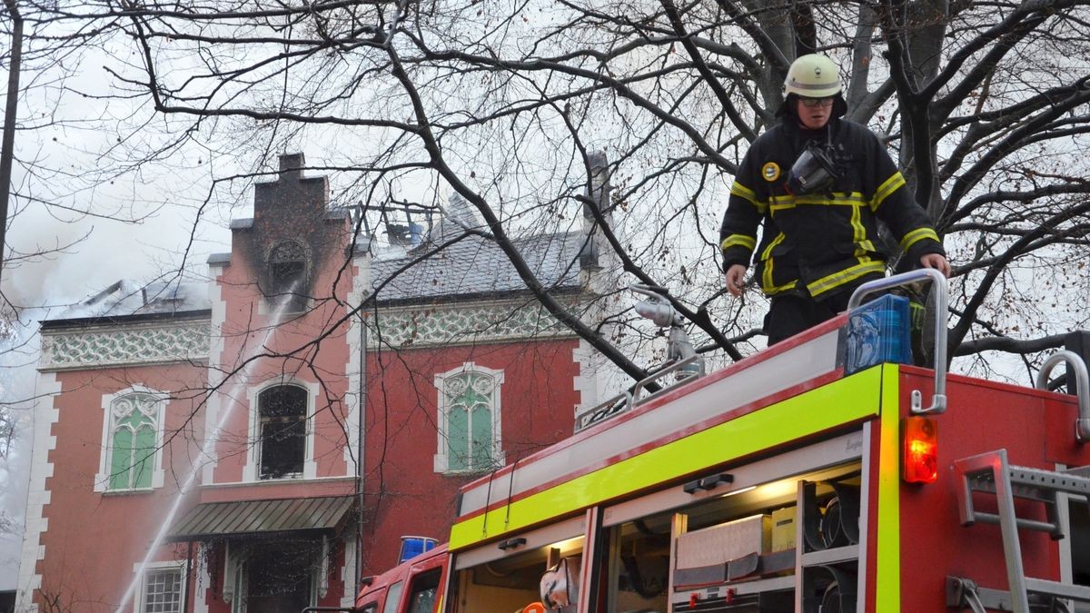 Schwarzer Freitag in Herdecke: An der Goethestraße brannte die denkmalgeschützte Villa Renckhoff mit Anbau vollständig aus