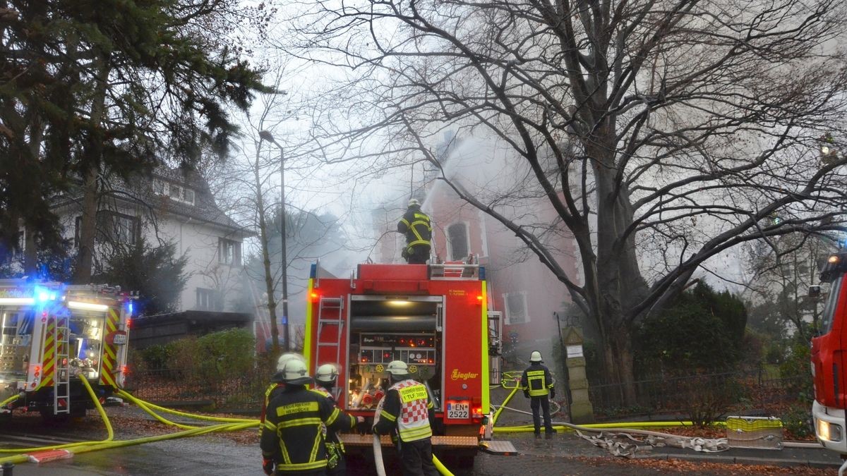 Schwarzer Freitag in Herdecke: An der Goethestraße brannte die denkmalgeschützte Villa Renckhoff mit Anbau vollständig aus