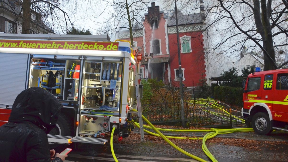 Schwarzer Freitag in Herdecke: An der Goethestraße brannte die denkmalgeschützte Villa Renckhoff mit Anbau vollständig aus