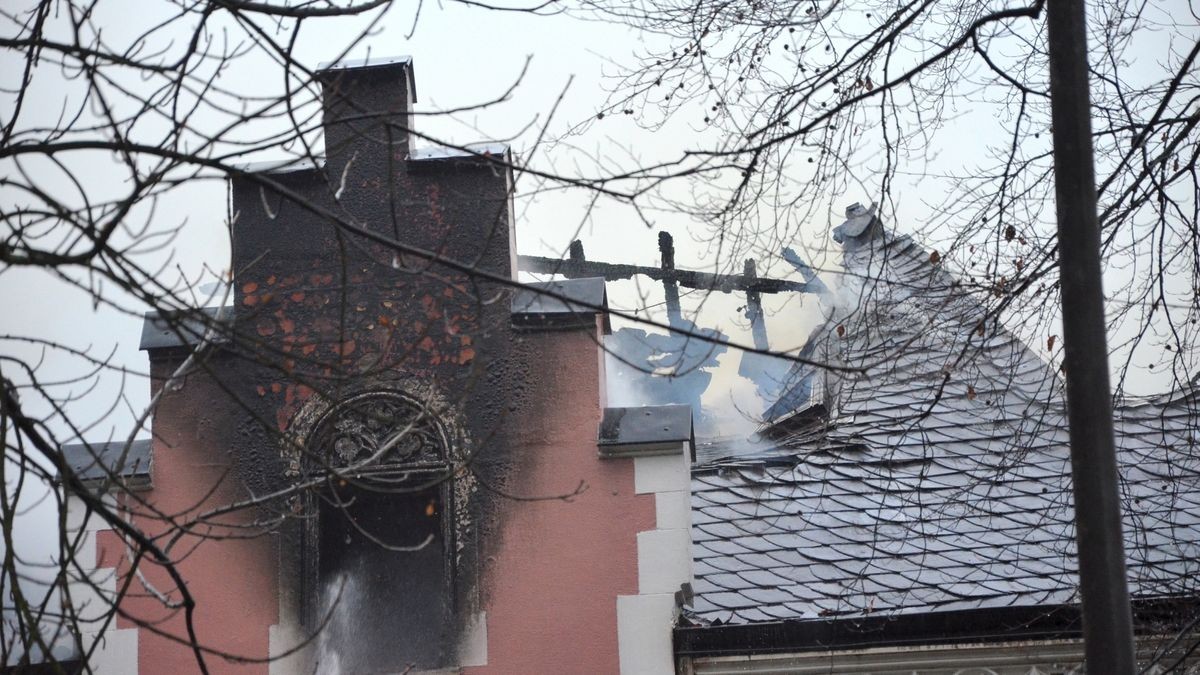 Schwarzer Freitag in Herdecke: An der Goethestraße brannte die denkmalgeschützte Villa Renckhoff mit Anbau vollständig aus