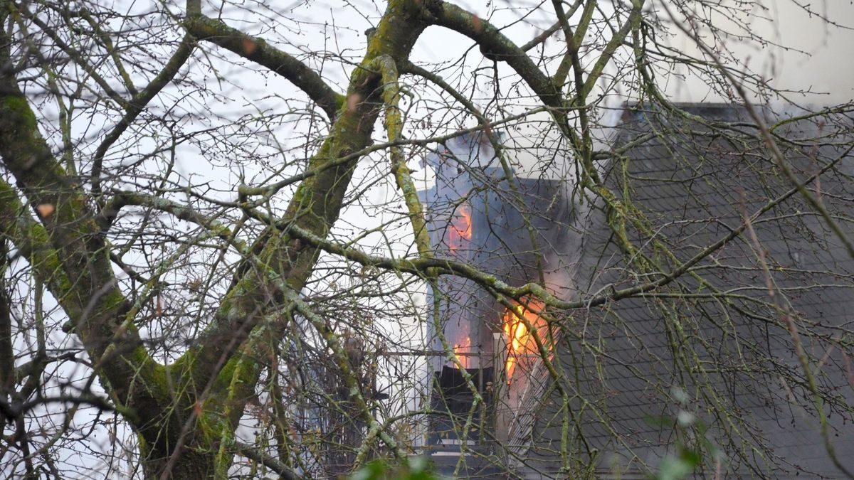 Schwarzer Freitag in Herdecke: An der Goethestraße brannte die denkmalgeschützte Villa Renckhoff mit Anbau vollständig aus