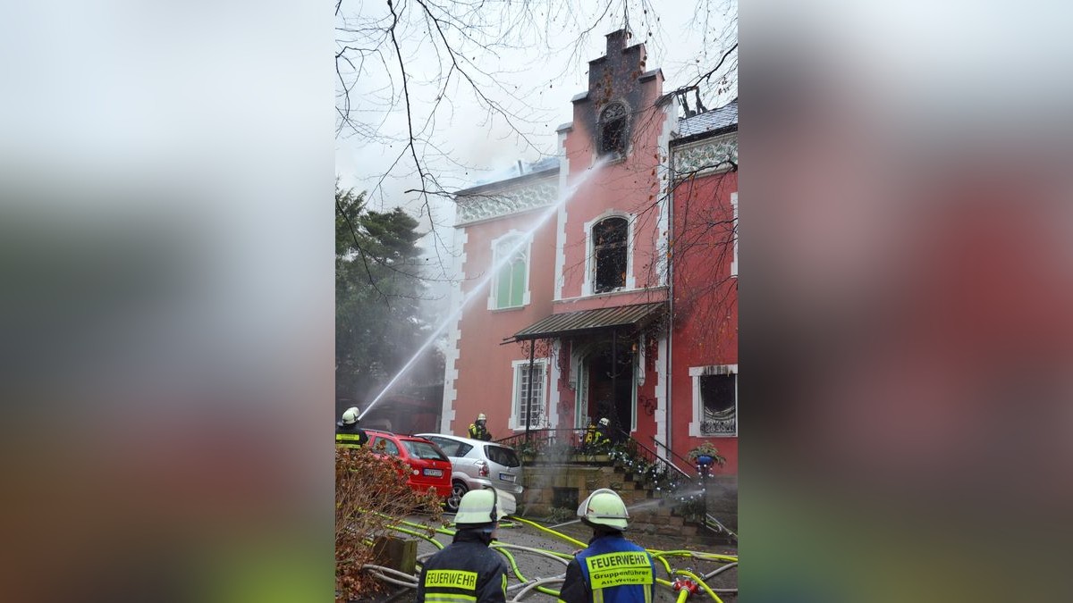 Schwarzer Freitag in Herdecke: An der Goethestraße brannte die denkmalgeschützte Villa Renckhoff mit Anbau vollständig aus