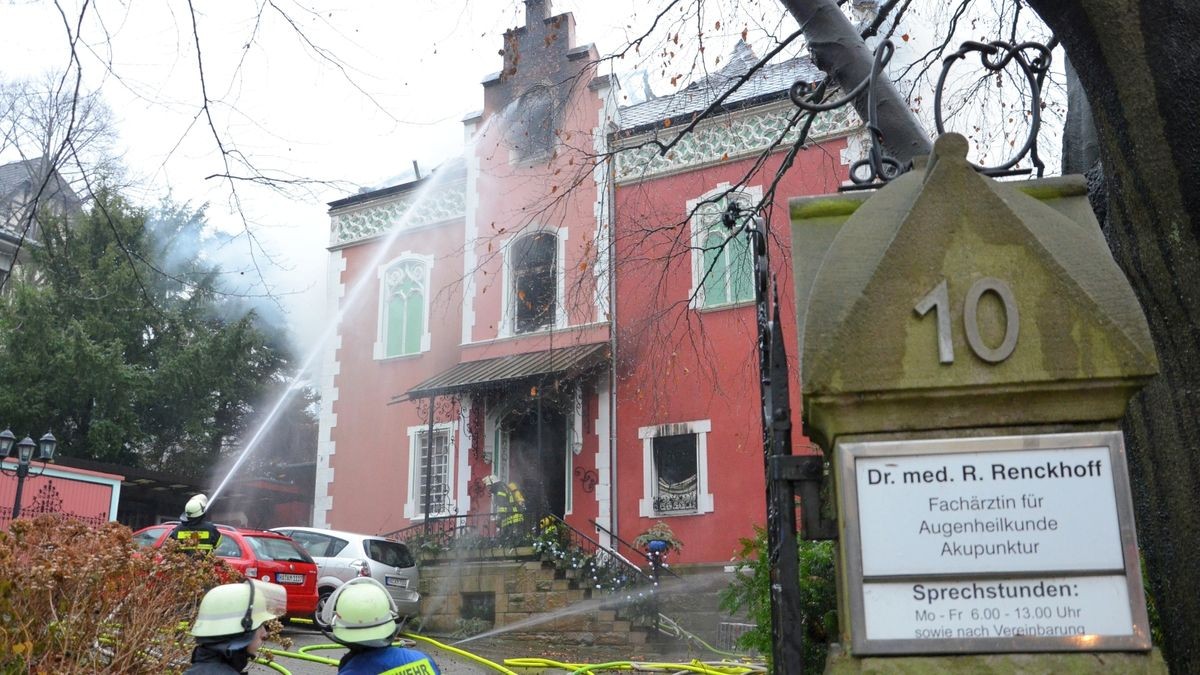 Schwarzer Freitag in Herdecke: An der Goethestraße brannte die denkmalgeschützte Villa Renckhoff mit Anbau vollständig aus