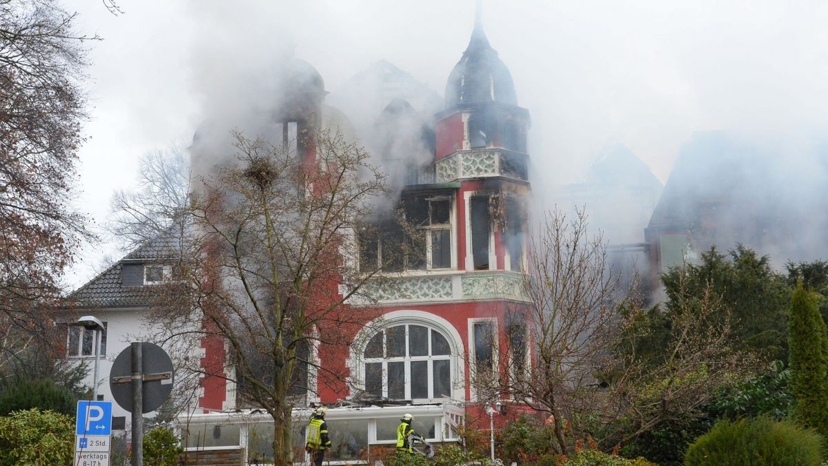 Schwarzer Freitag in Herdecke: An der Goethestraße brannte die denkmalgeschützte Villa Renckhoff mit Anbau vollständig aus