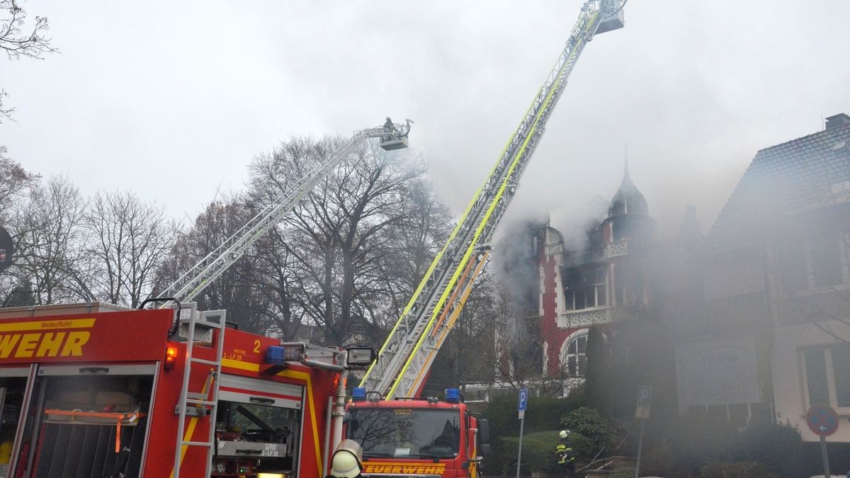 Schwarzer Freitag in Herdecke: An der Goethestraße brannte die denkmalgeschützte Villa Renckhoff mit Anbau vollständig aus