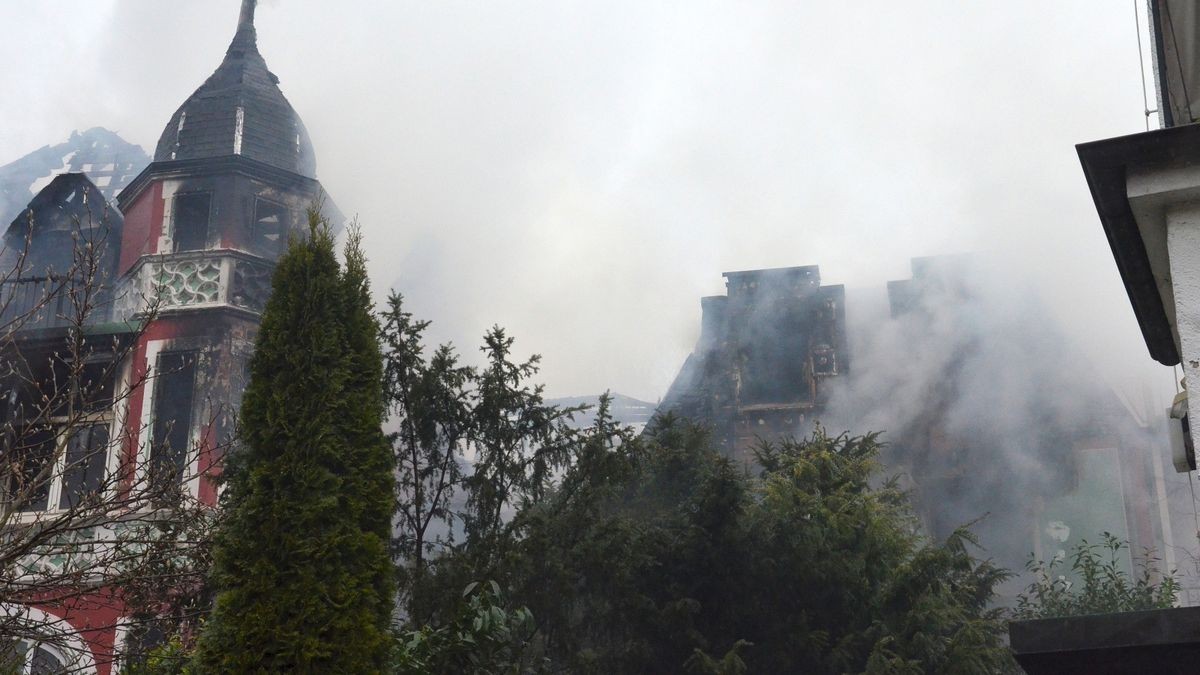 Schwarzer Freitag in Herdecke: An der Goethestraße brannte die denkmalgeschützte Villa Renckhoff mit Anbau vollständig aus