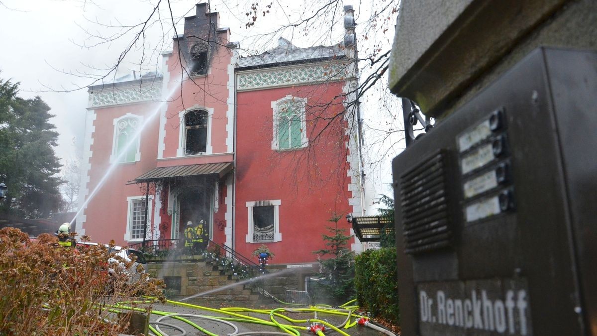 Schwarzer Freitag in Herdecke: An der Goethestraße brannte die denkmalgeschützte Villa Renckhoff mit Anbau vollständig aus