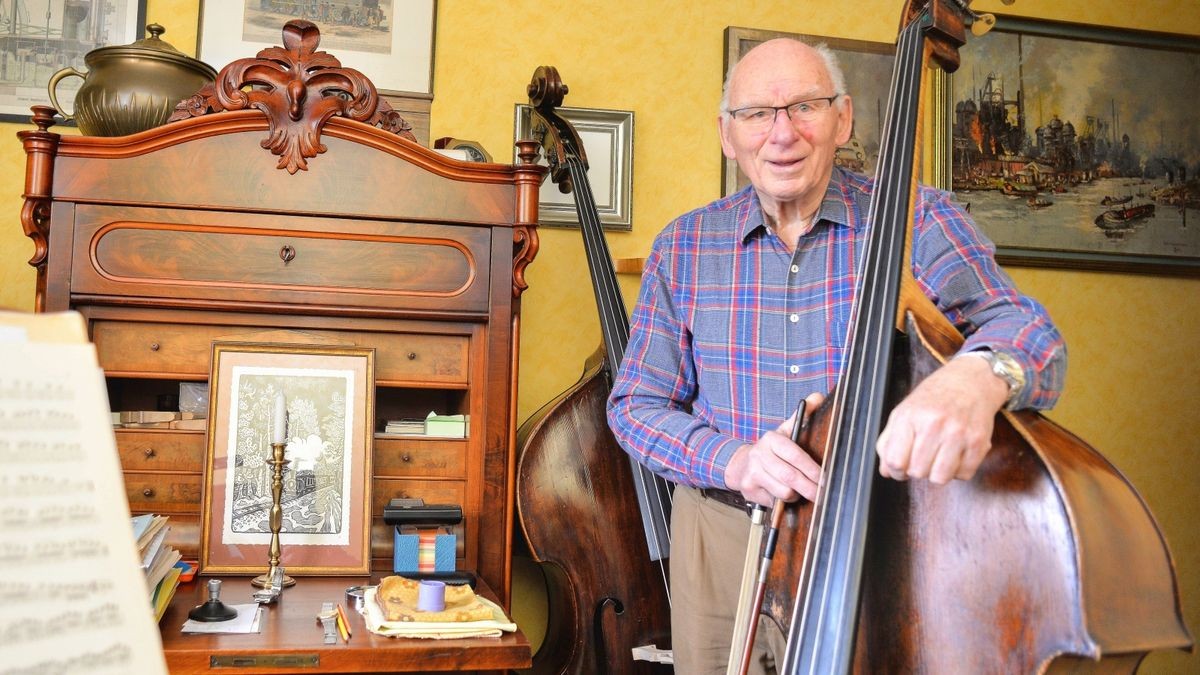 Manfred Oddei spielt seit 1952 Weihnachten in St. Lamberti