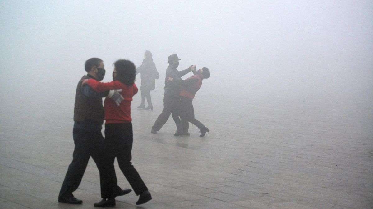 Manche Chinesen trotzten der Luftverschmutzung und machten weiterhin ihre Morgenübungen.