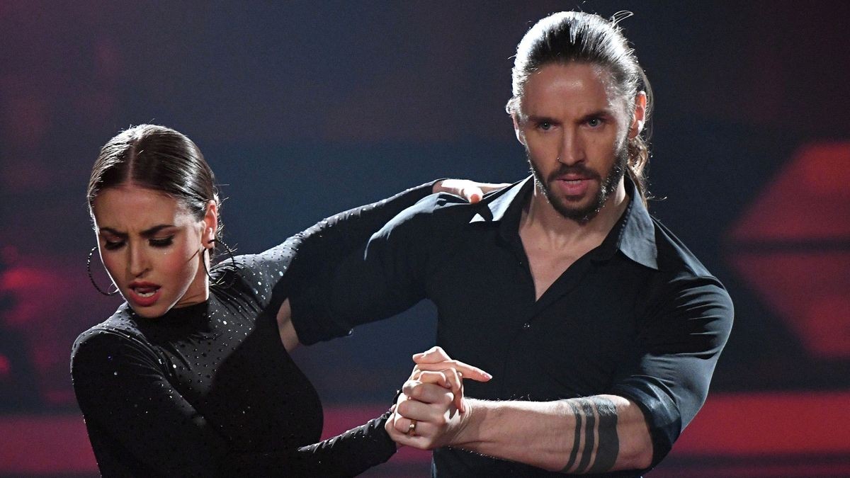 Der Musiker und Schauspieler Gil Ofarim und die Tänzerin Ekaterina Leonova tanzen am 09.06.2017 in Köln (Nordrhein-Westfalen) beim Finale der RTL-Tanzshow 
