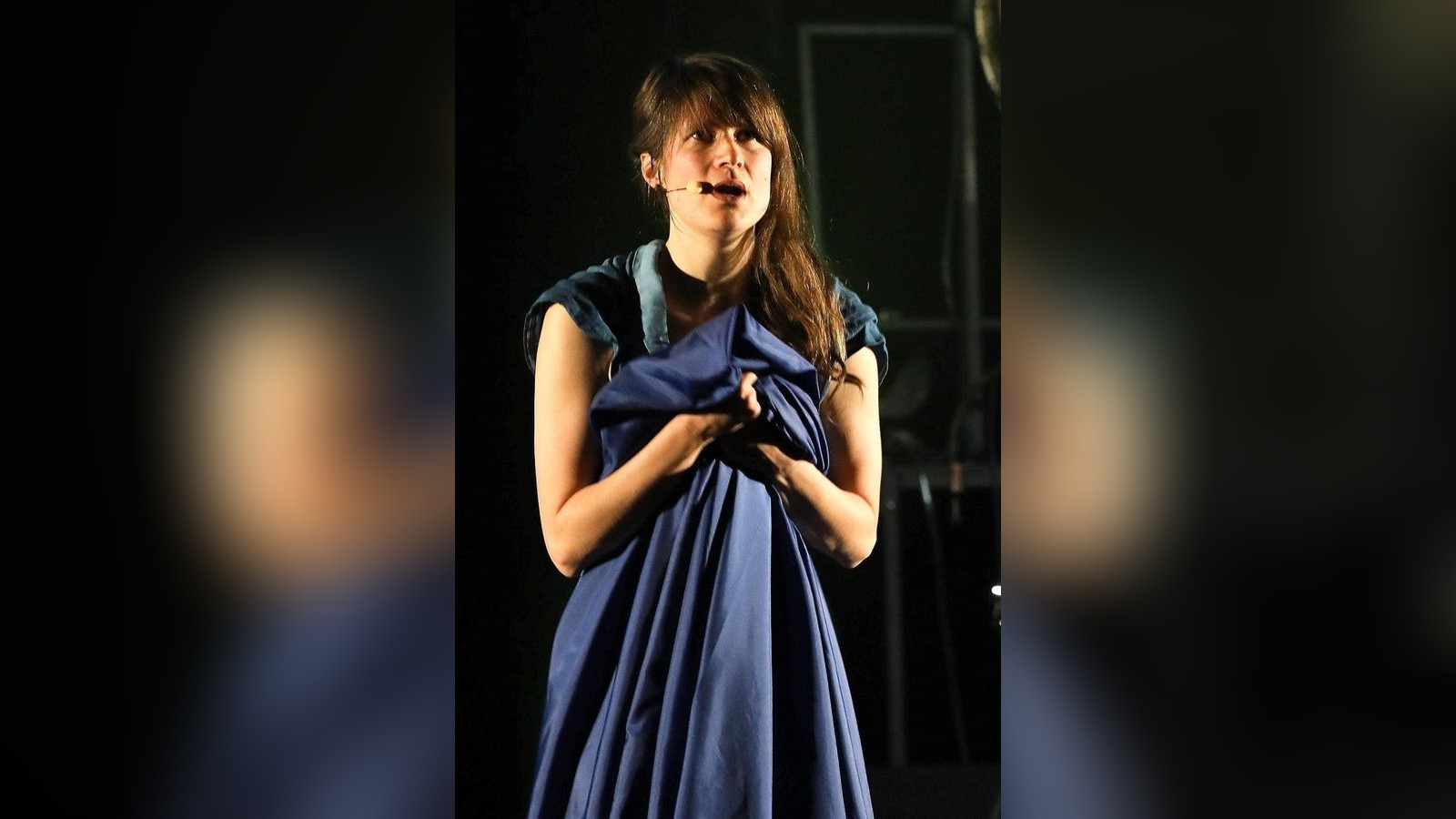 Camille Die Sängerin, die ihren Präsidenten mag