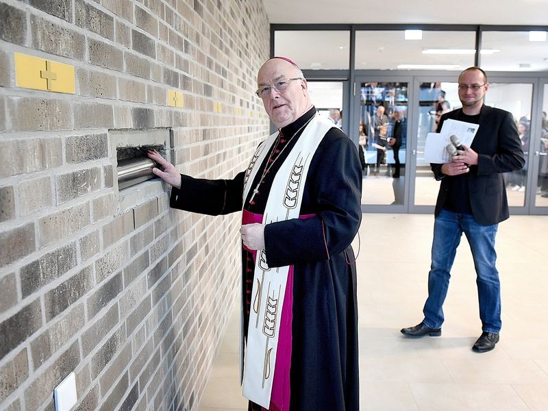 Erzbischof besucht Einweihung der HildegardisSchule Hagen