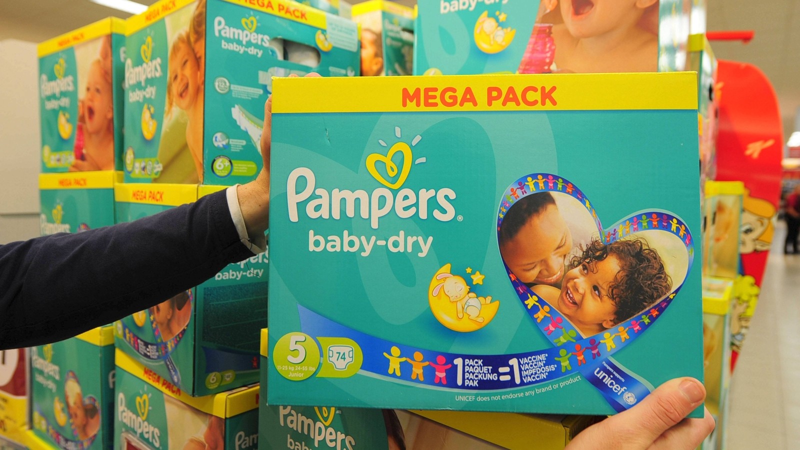 Ätzende Flüssigkeit Aldi Nord ruft PampersWindeln zurück