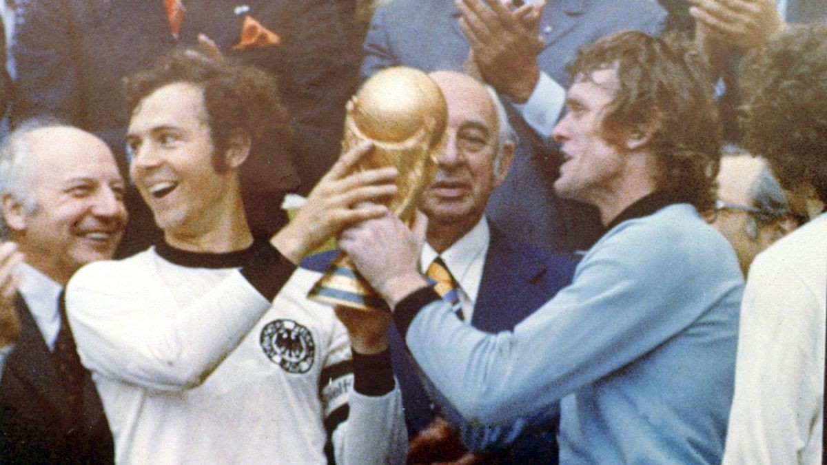 „Poesie des Fußballs“ erzählt vom „Franzeln“ und Fahnentanz