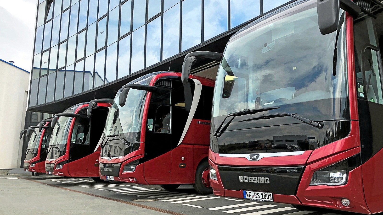 Reiseunternehmer „Der Schmidt“ stellt neue BüssingBusse vor