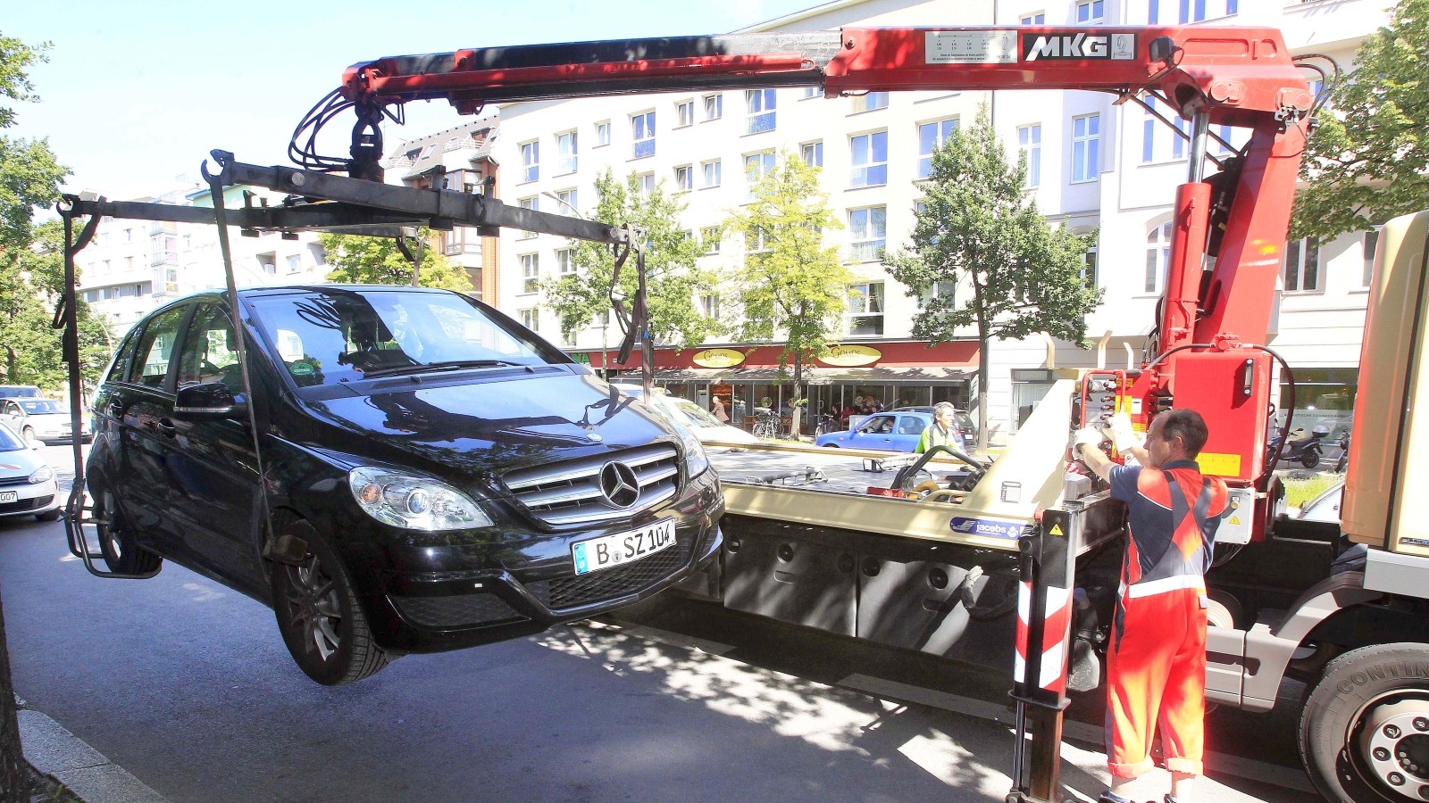 Kreuzberg will eigenen Abschleppdienst gegen Falschparker