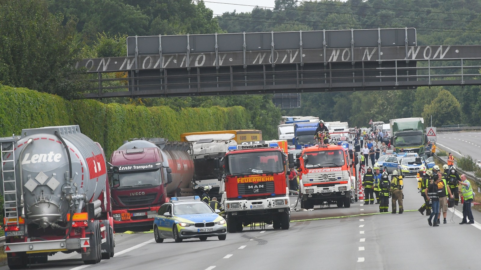 Schock Für Autofahrer Erst Halteverbot Dann Vollsperrung Die Straße Der Nationen Ist Dicht - a1gfj5d