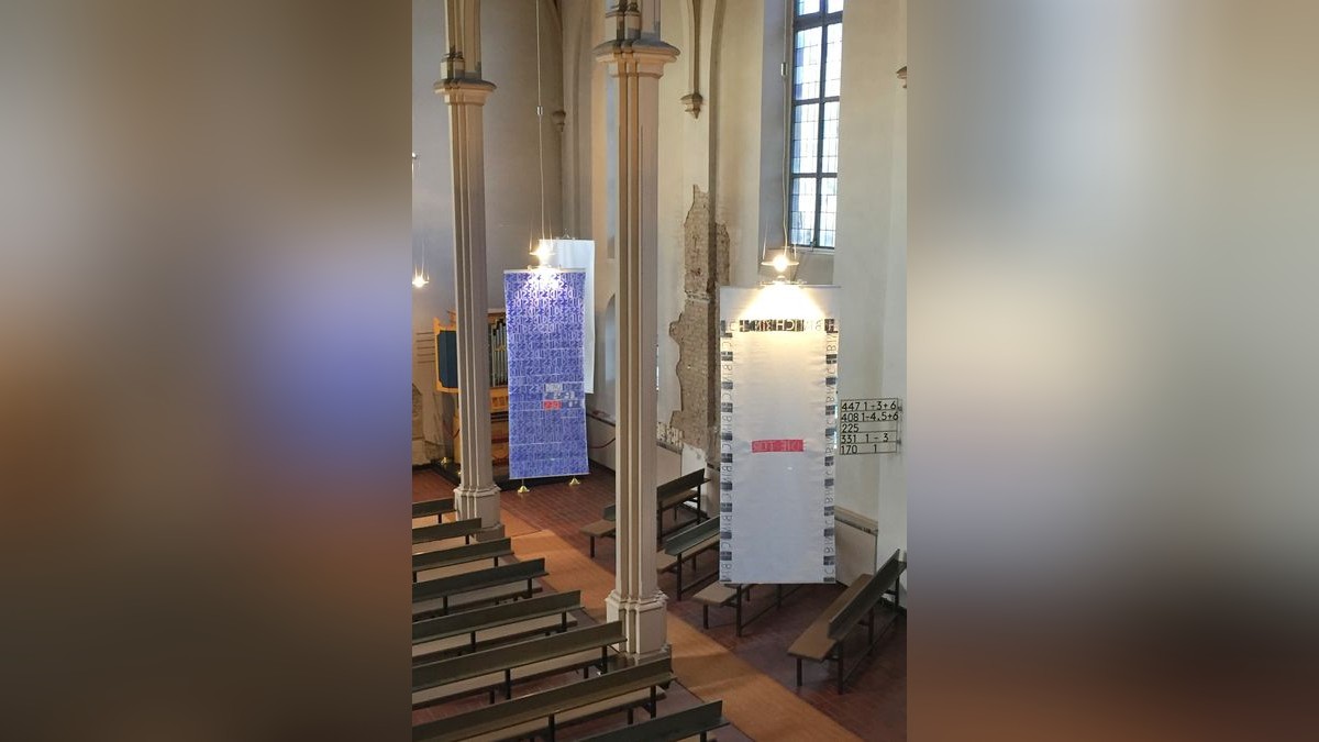 Installation in HuyssensKapelle Kunst und Raum als Einheit