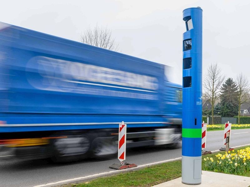 Zwei neue blaue Säulen für die LkwMaut in Gelsenkirchen