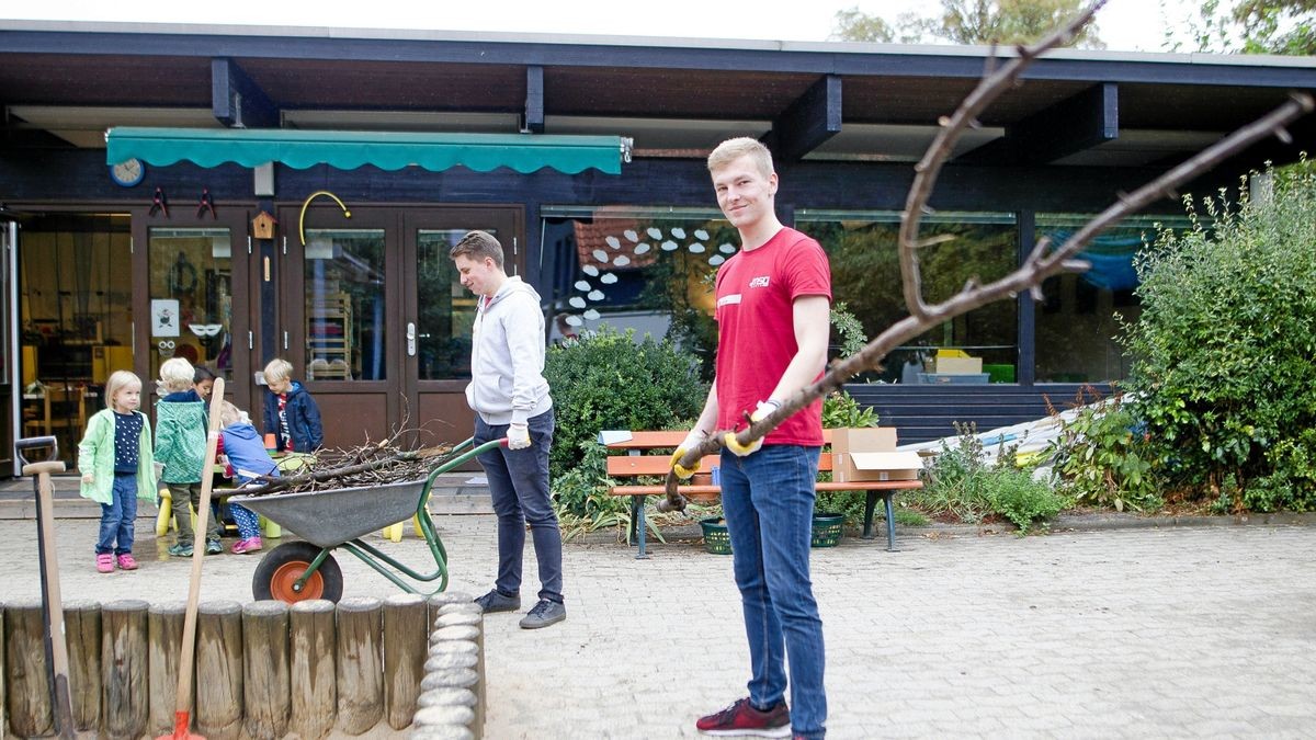 Aktionstag „Brücken bauen“ Natur statt Schreibtisch