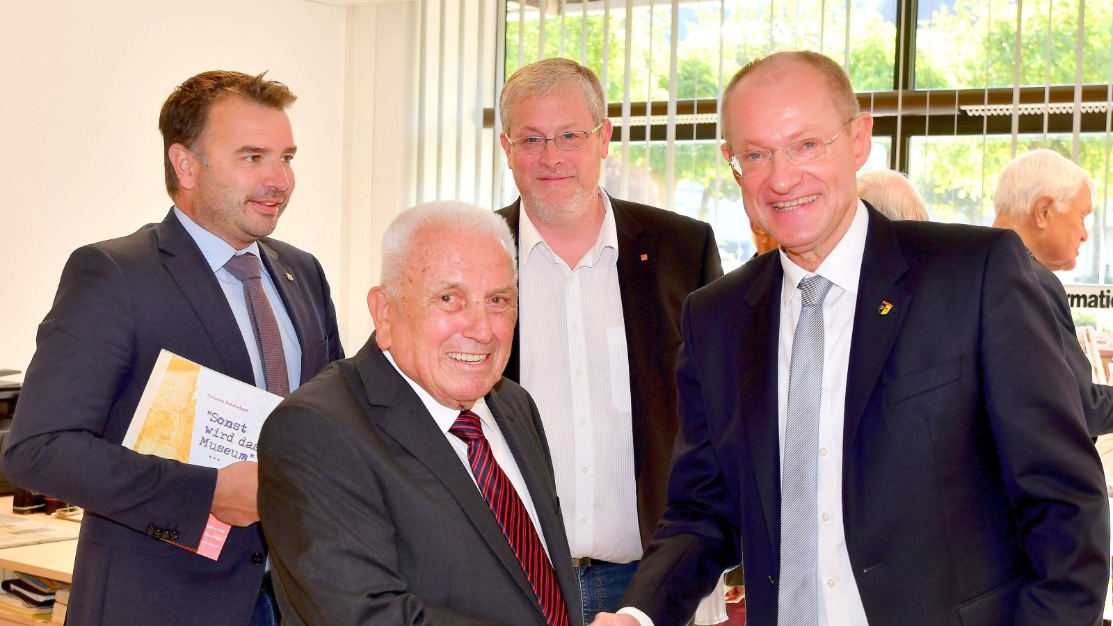 Viel Lob und Dank für den 90jährigen Manfred Braun