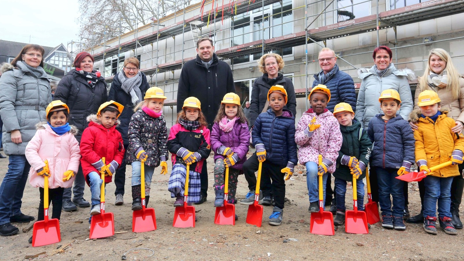 Richtkranz flattert bereits für die neue Kita in Stadtmitte