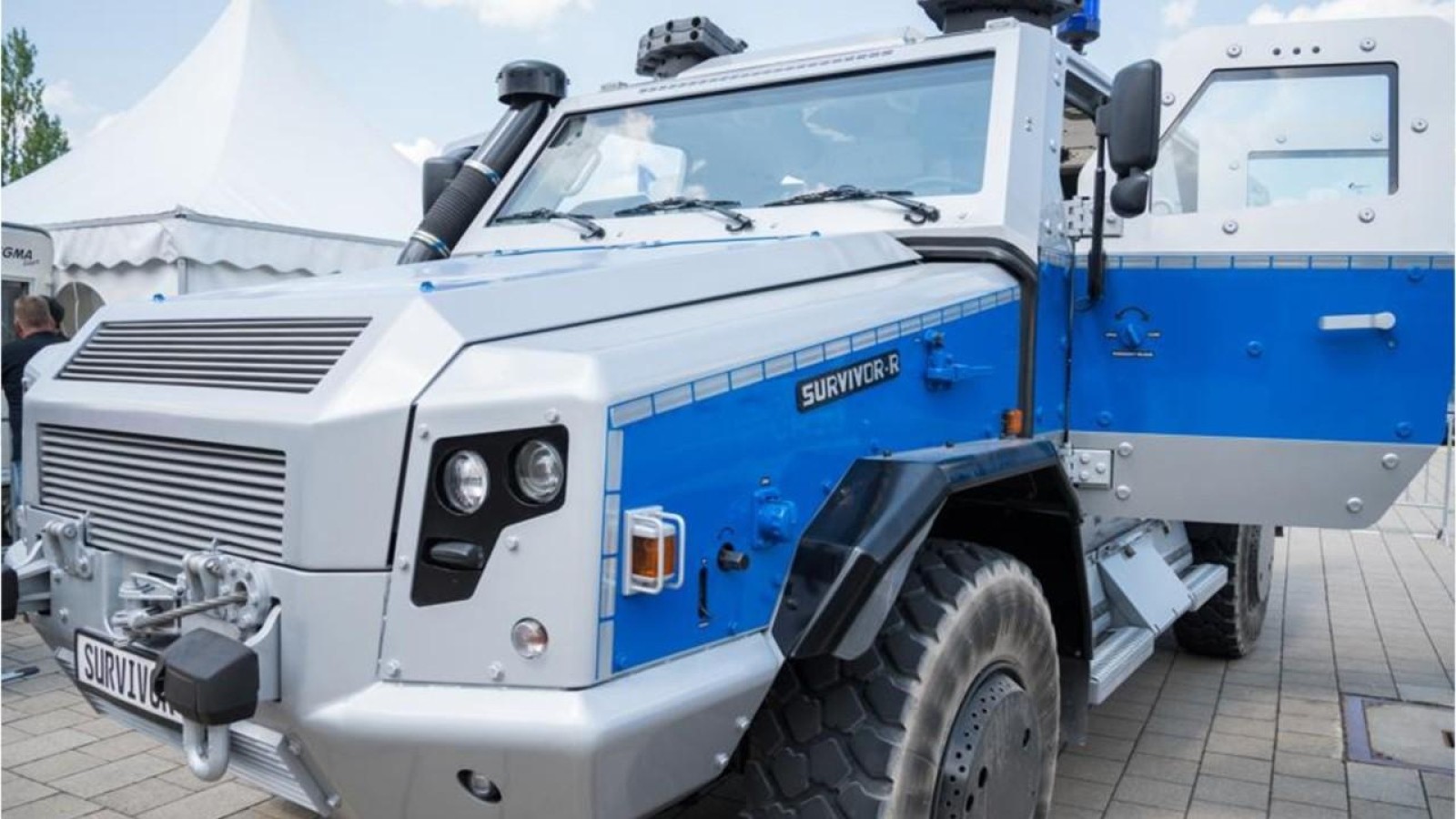 Frakturschrift: Umstrittenes sächsisches SEK-Logo wird von ...