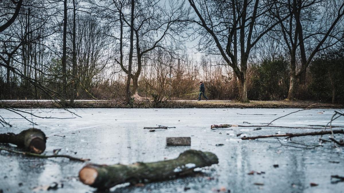 Betreten verboten Dünne Eisflächen können zur Gefahr werden