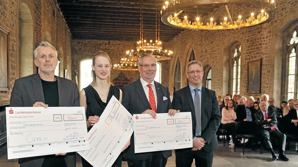 Die Freimaurerloge Carl zur gekrönten Säule wird 275