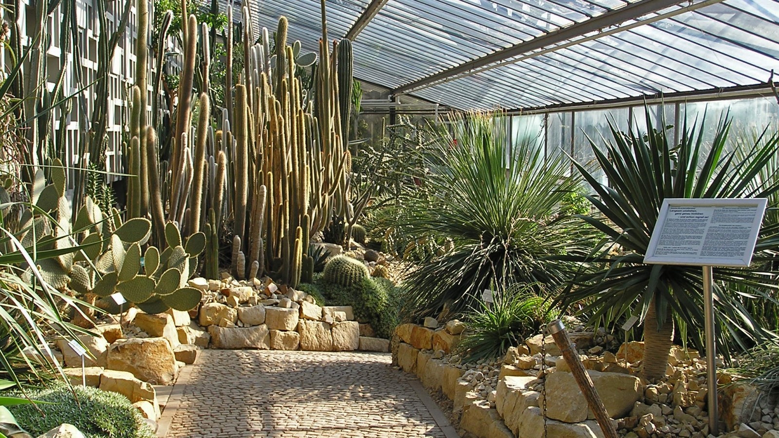 Planten un Blomen marode Gewächshäuser gesperrt