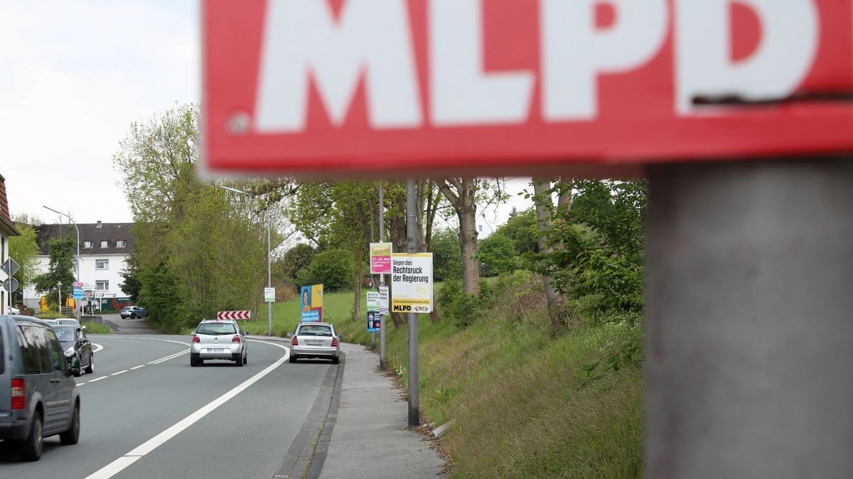 Nicht nur an der Mendener Straße reiht sich ein MLPD-Plakat an das nächste. Dabei hat die Partei in der vergangenen EU-Wahl drei Stimmen in Hemer geholt.