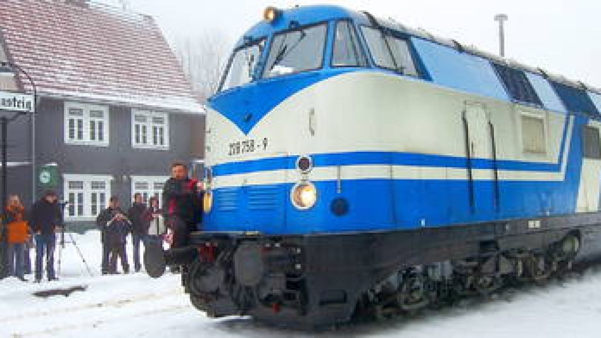 Die Erfurter Bahn verkehrte bislang nur im Probeverkehr zum Rennsteig hinauf. Foto: R. Ehrlich