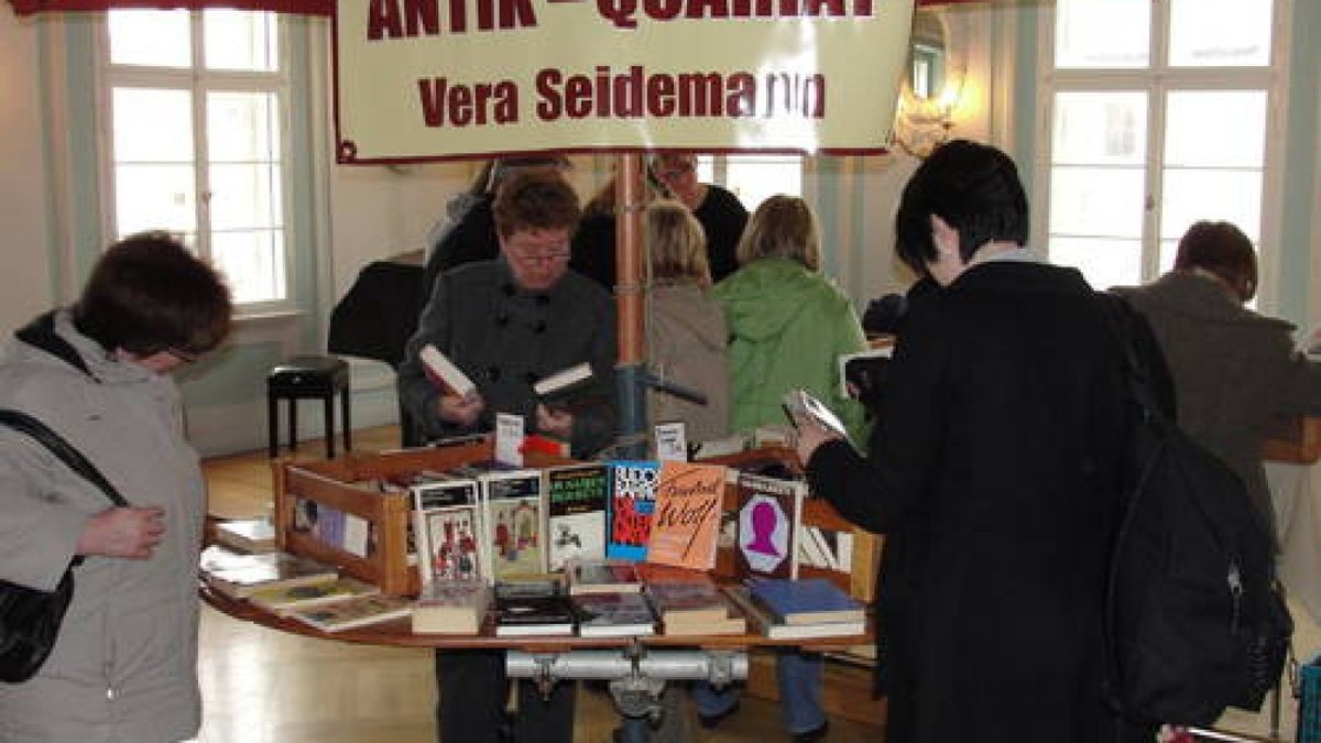 Bücherflohmarkt im Neuen Schloss