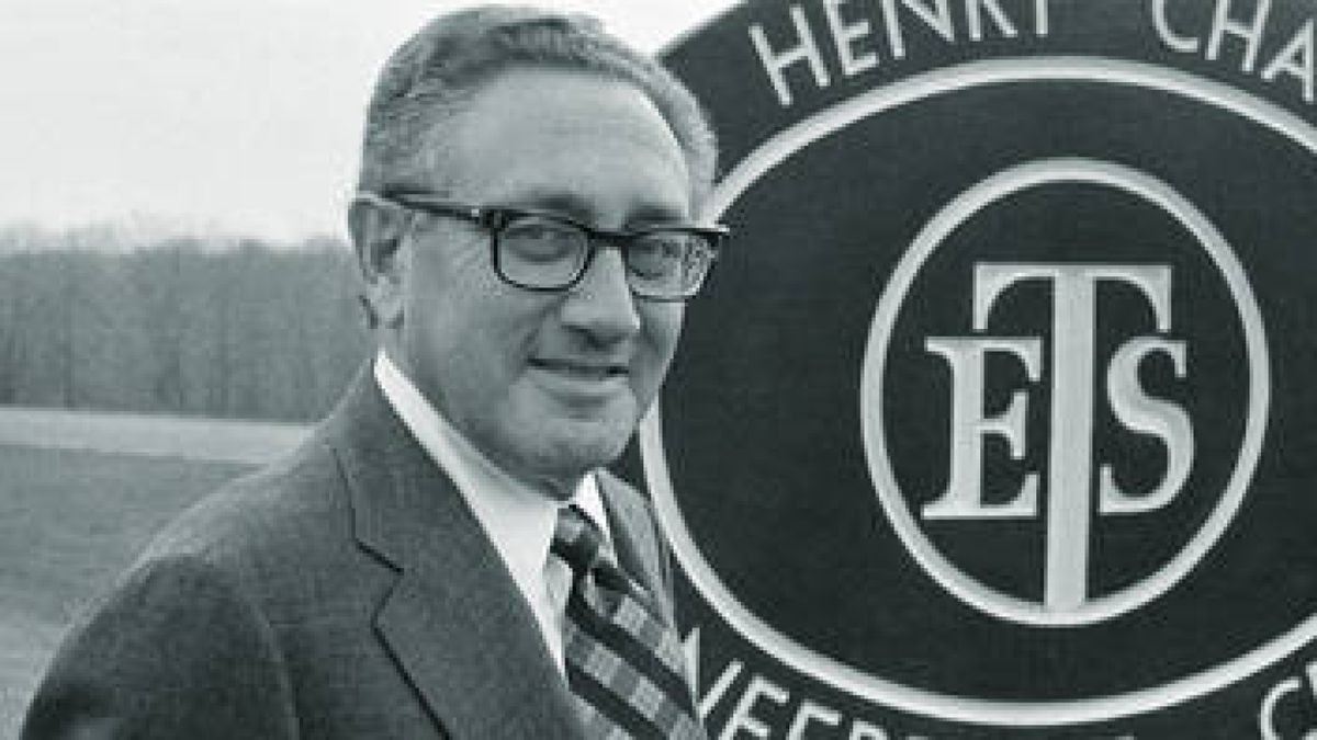 US-Politiker Henry Kissinger beim Bilderberg-Treffen 1978 in Princeton - Aufnahmen wie diese sind selten. Foto: J. Leone