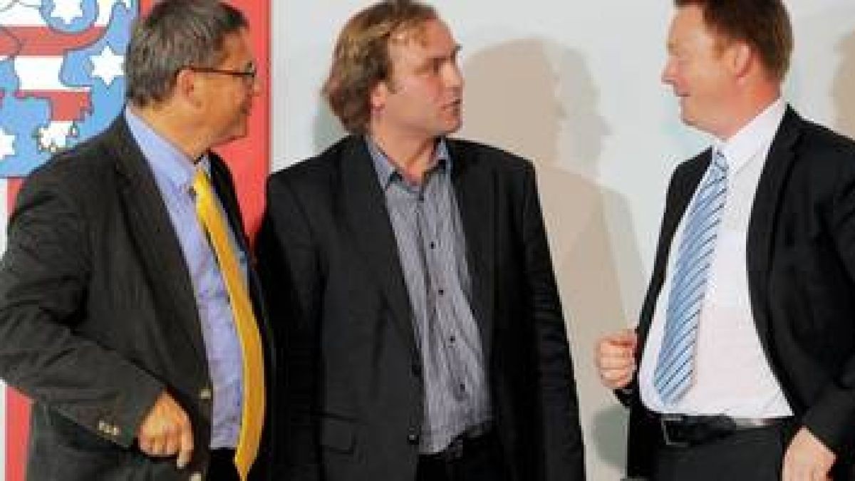 Der Thüringer Landtagsabgeordnete Thomas Hartung (Mitte) auf der Pressekonferenz mit Thüringens SPD-Chef Christoph Matschie (rechts) und SPD-Fraktionschef Uwe Höhn. Foto: Sascha Fromm