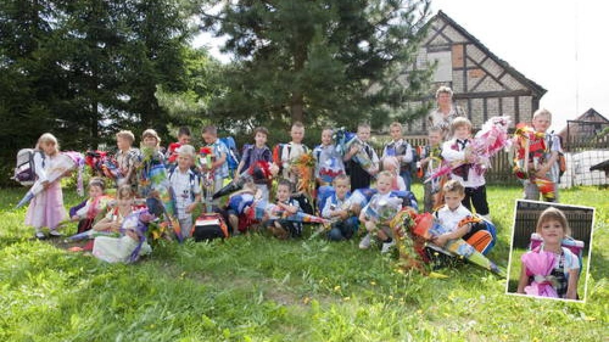 Feier zur Einschulung mit Eltern und Schultüten in der Grundschule Martinroda. Foto: Ingo Herzog