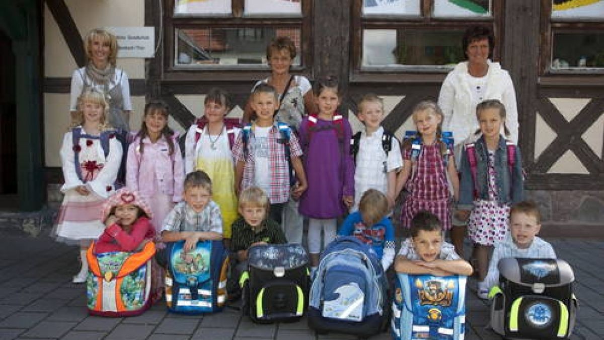 Schuleinführung in Stützerbach: Lerngruppe A und B der Grundschule Stützerbach. Foto: Ingo Herzog