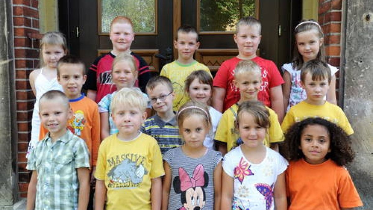 Schulanfänger der Heinse-Grundschule in Langewiesen. Im Bild die Kursgruppe 1b. Foto: Ralf Ehrlich