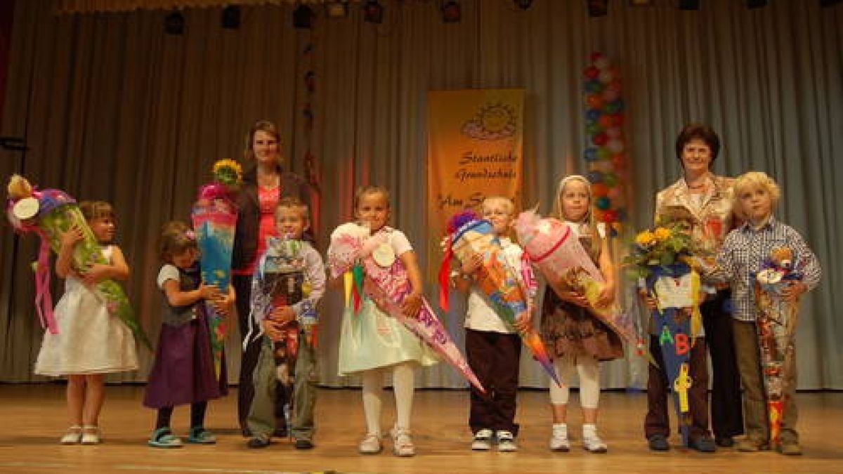 In der  Ilmenau Festhalle fand die Schuleinführung der Grundschule Am Stollen statt. Im Bild ist die Stammgruppe 4.